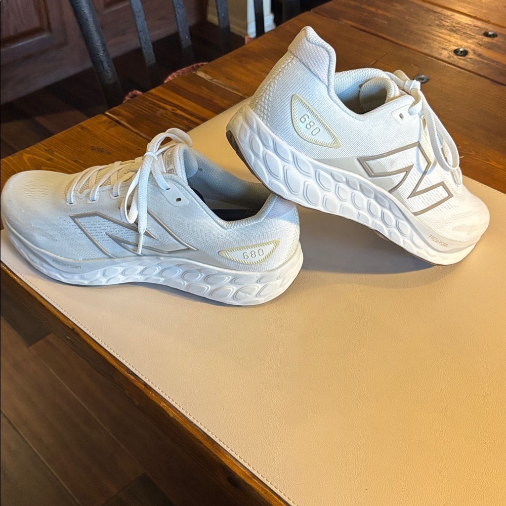 New Balance 680 Women's Shoes. - Picture 3 of 9